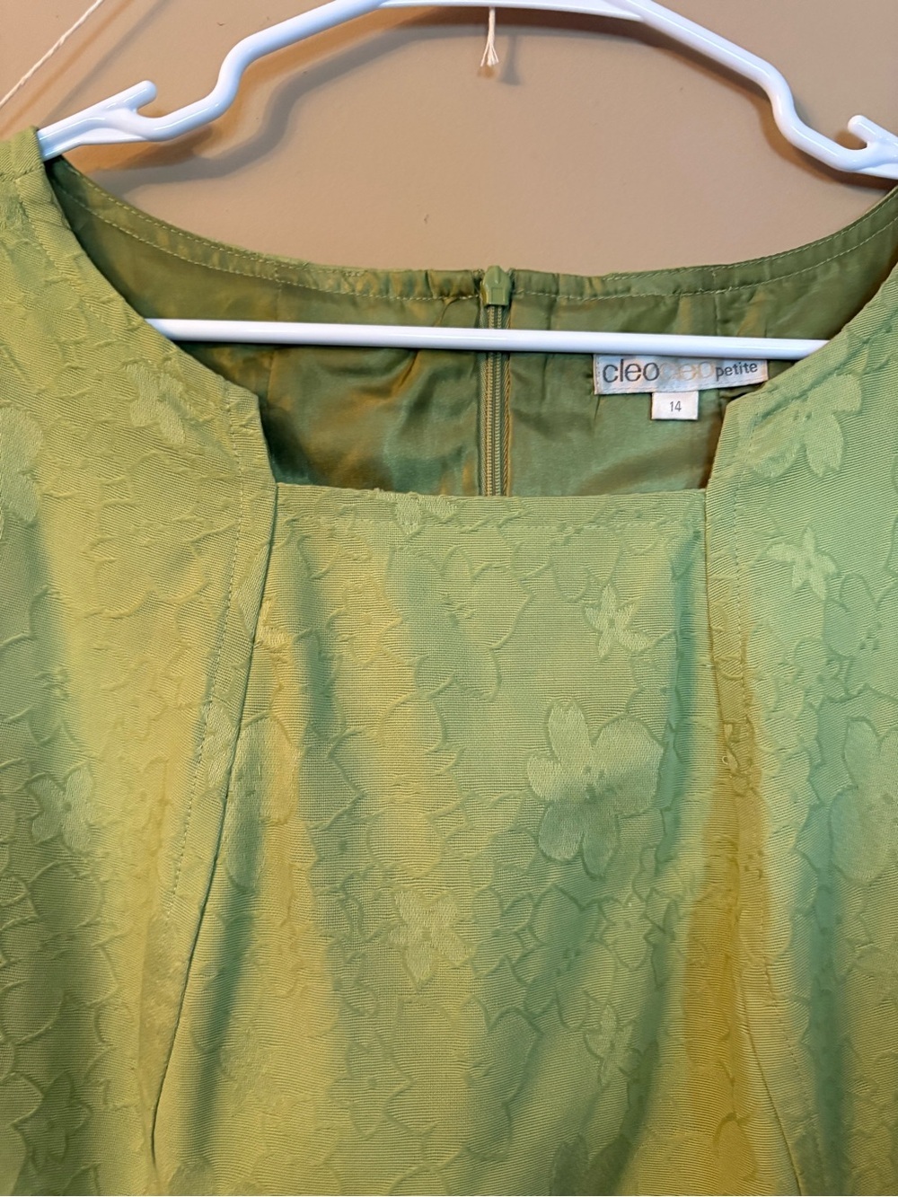 Cleo Green Floral Textured Sleeveless Shift Dress - Picture 5 of 11